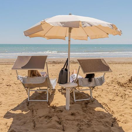 Hotel Victoria Frontemare Lido di Jesolo Esterno foto