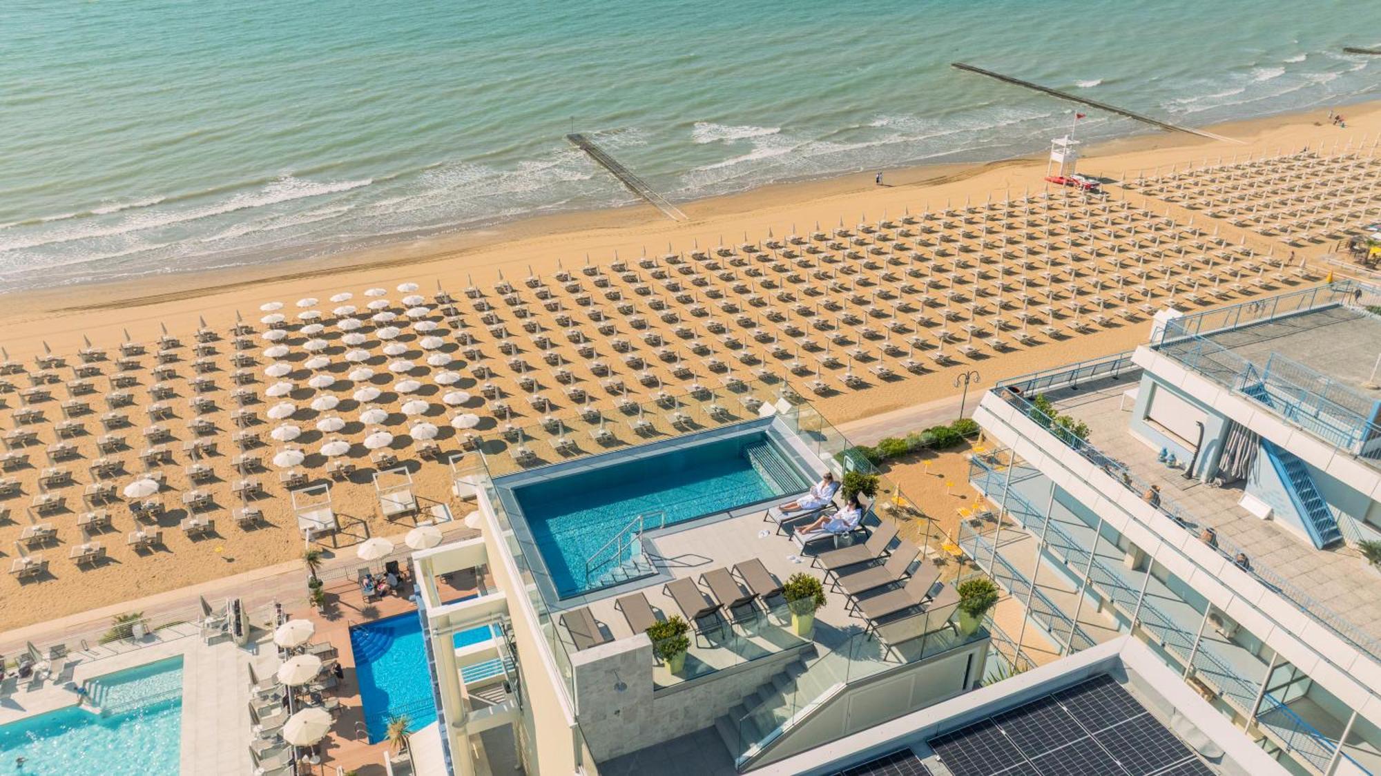 Hotel Victoria Frontemare Lido di Jesolo Esterno foto