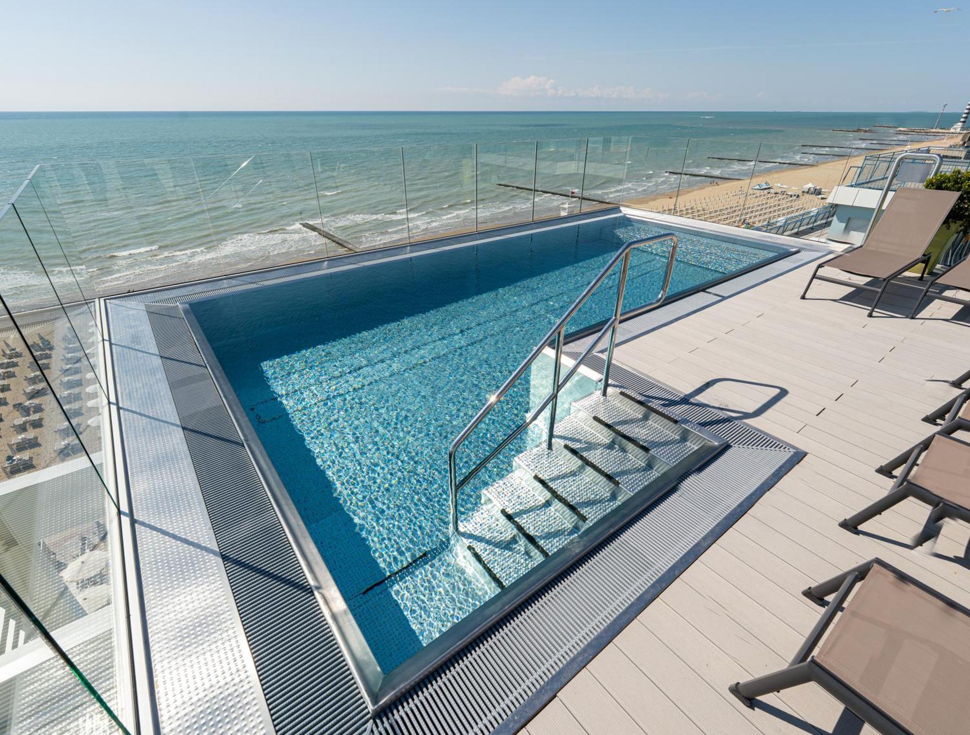 Hotel Victoria Frontemare Lido di Jesolo Esterno foto